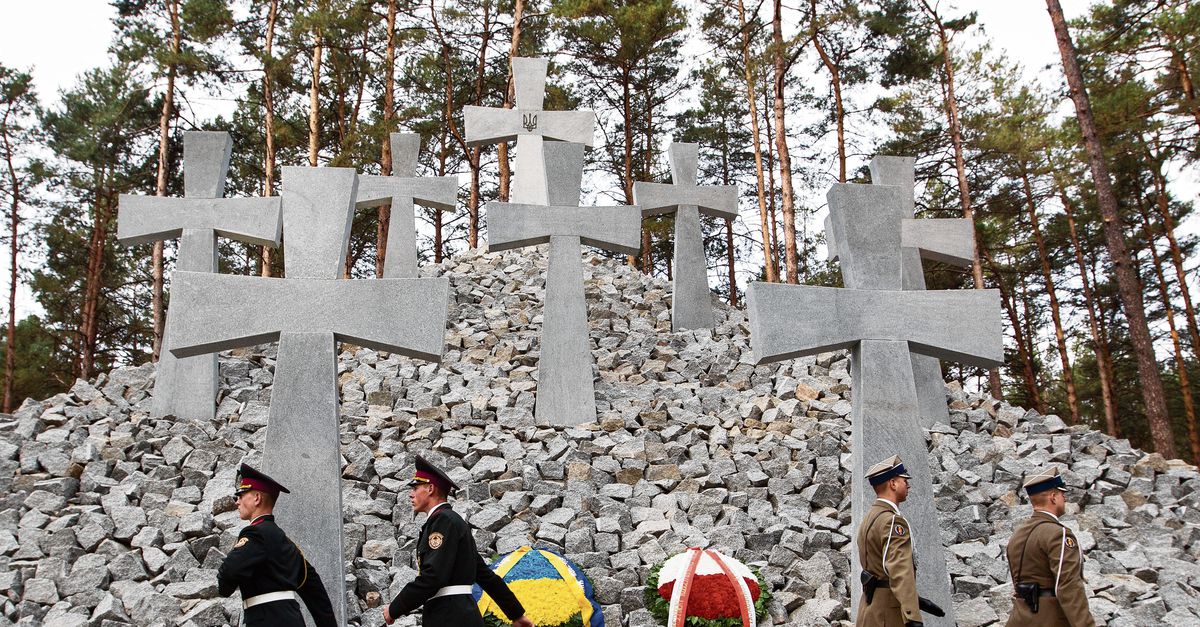 Stalin-era mass graves found in Ukraine