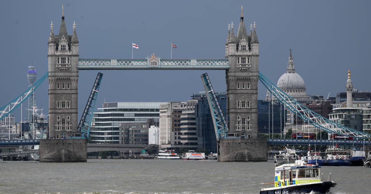 A defect in the Tower Bridge leads to traffic chaos in London |  abroad