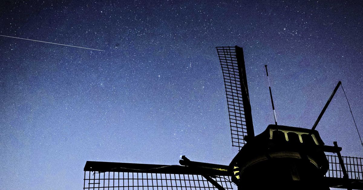 The possibility of seeing dozens of meteor stars next night |  interior