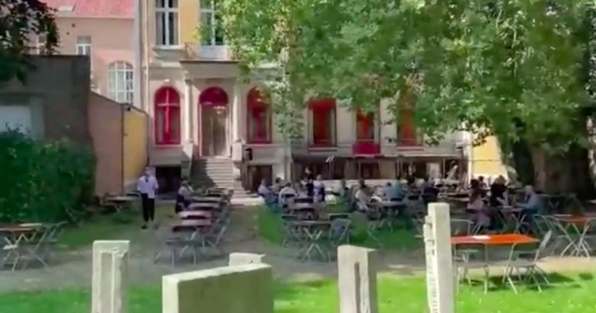 Angry neighbor stops classical outdoor concert by playing heavy metal |  Abroad