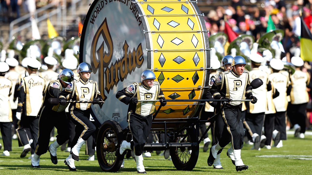 Bordeaux will display a giant drum for the band outside Notre Dame stadium