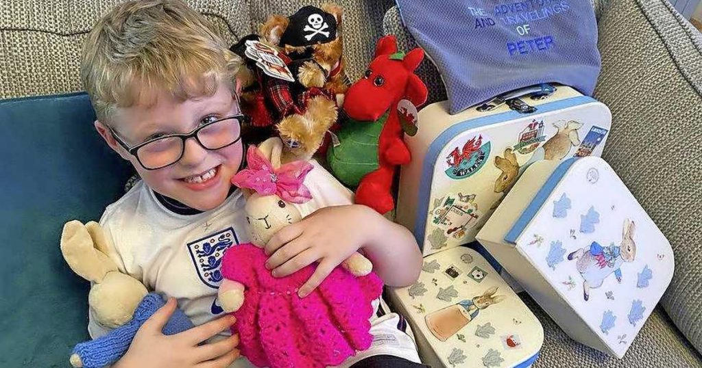 Britain's Ethan (7 years old) overwhelmed with hugs and cards after Grandma's Facebook call |  Abroad