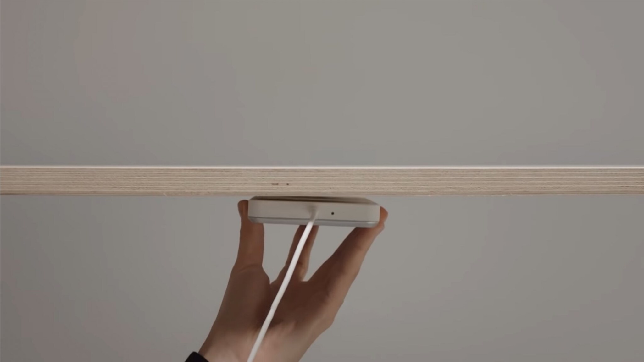 IKEA comes with a wireless charger that can be "invisible" under the table