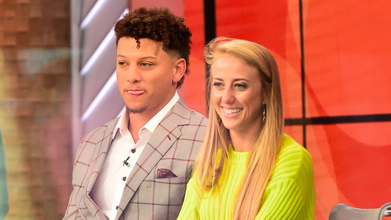 Patrick Mahomes' fiancée, Brittany Matthews, applauds for Chiefs fans