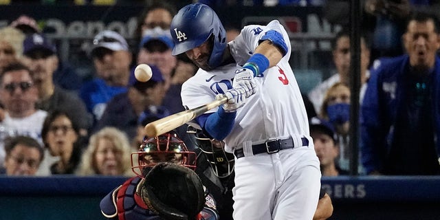 Chris Taylor of the Los Angeles Dodgers hit the RBI in the third inning against the Atlanta Braves in Game 5 of the National League Baseball Championship series on Thursday, October 21, 2021, in Los Angeles.