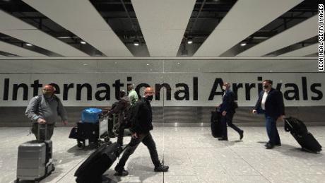Travel doors closed after hundreds of passengers were stranded after a new version of Govt alert