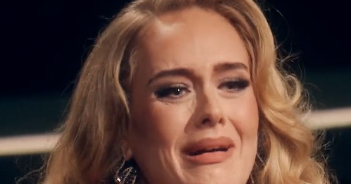 Adele cries after a surprise from the audience |  stars