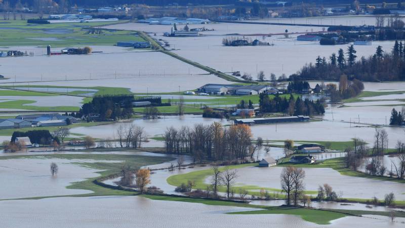Emergency in western Canada due to storms and floods