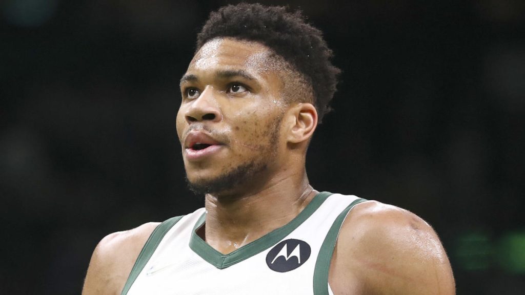 Giannis Antetokounmpo is expected to play on Christmas Day, and Donte DiVincenzo is set to return to the Bucks, according to reports.