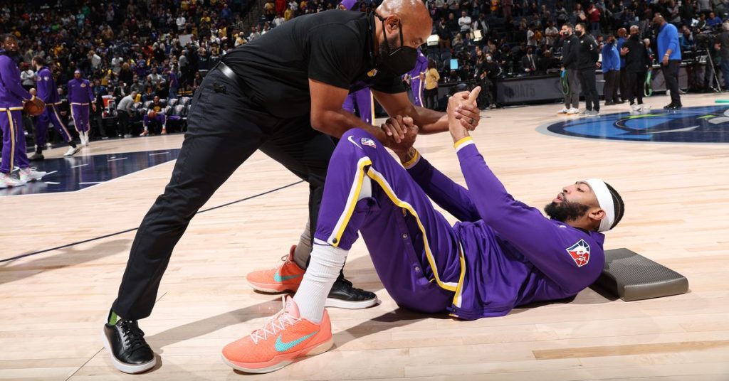 Lakers injury report: Anthony Davis suffers a bruise in his left knee due to a loss