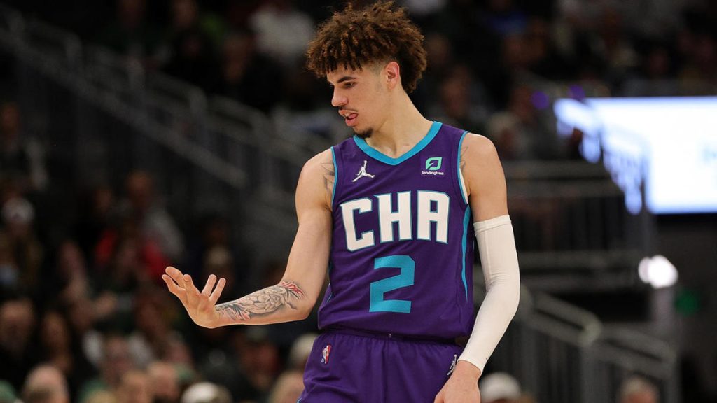Night of a cold-blooded LaMelo Ball rally, spoiled by match winner Giannis Antetokounmpo as Bucks Edge Hornets