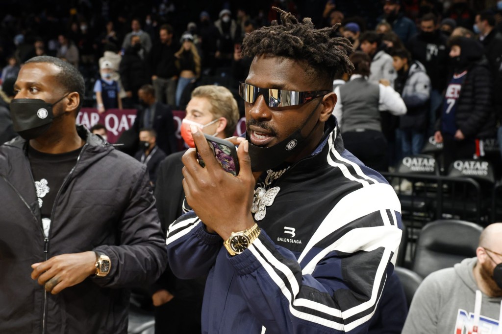 Antonio Brown sat courtside for the Brooklyn Nets game Monday night.