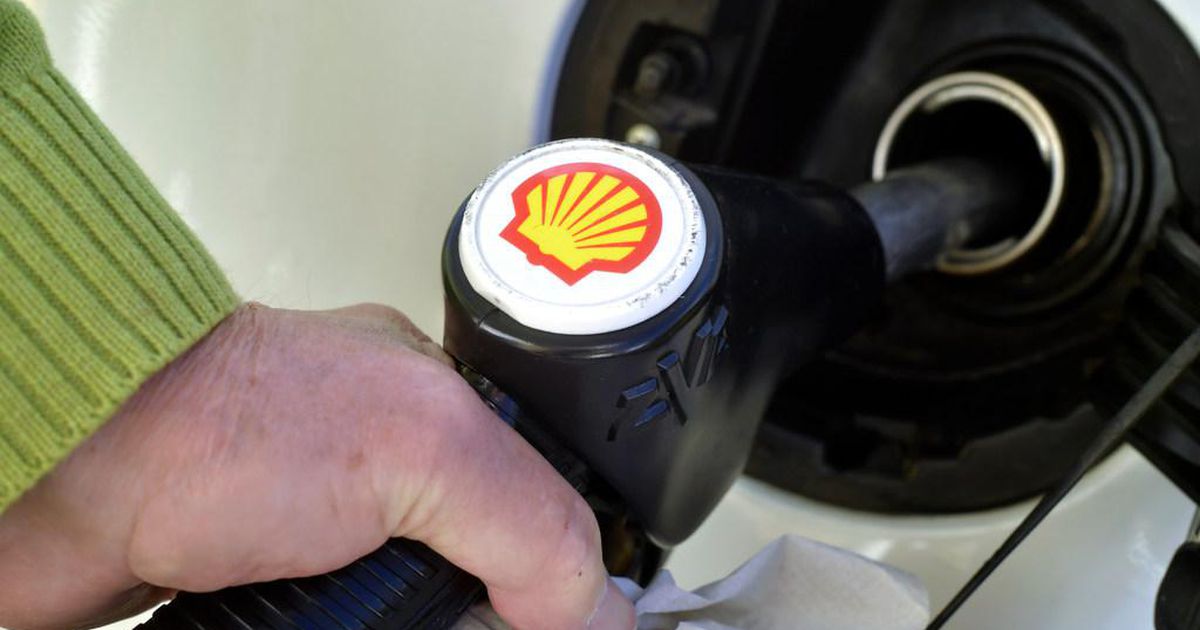Shell earns a lot of gas and invests billions in buying its shares |  Financial