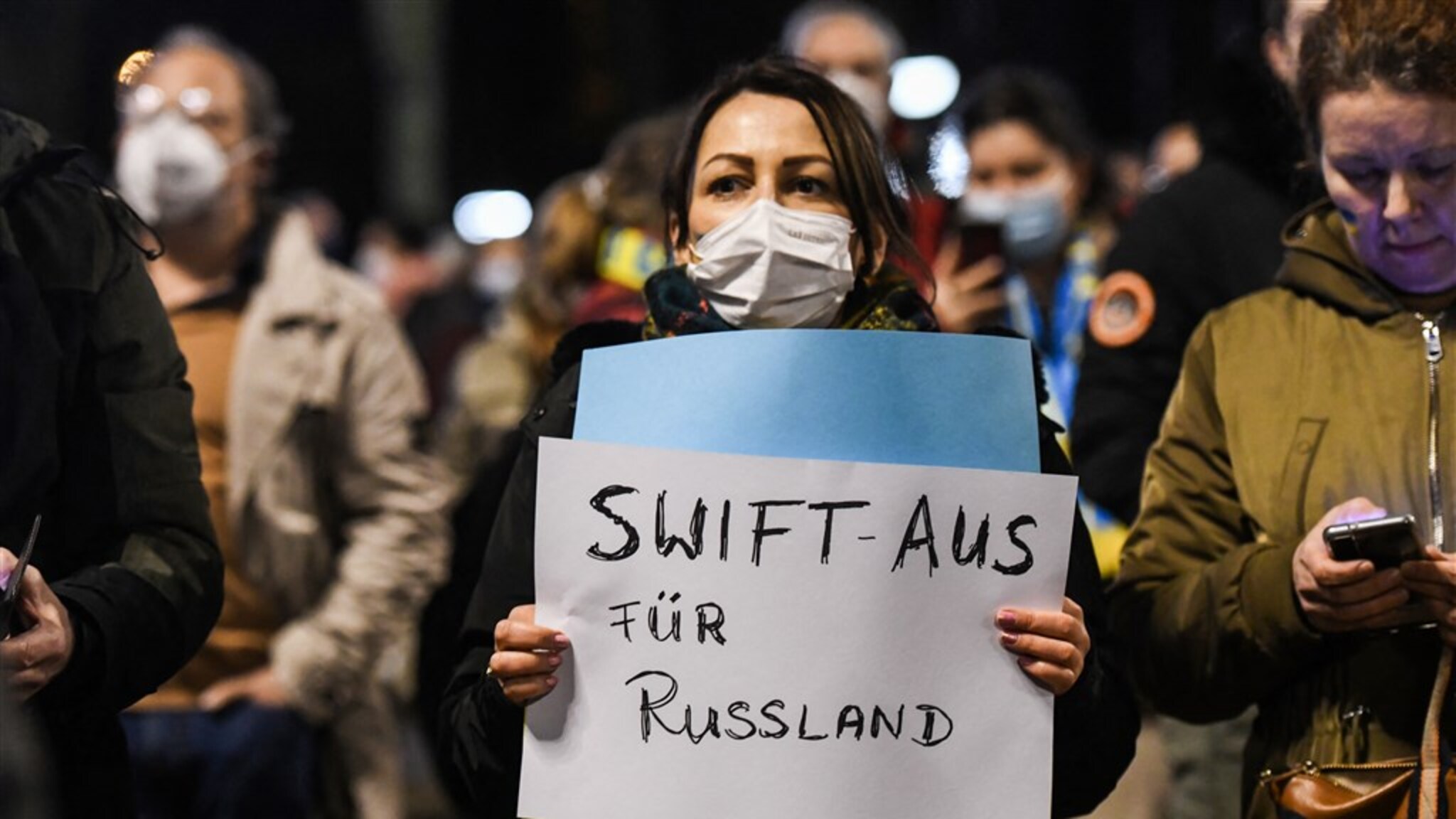 Exclude Russia from the SWIFT system or not?  Germany is under pressure