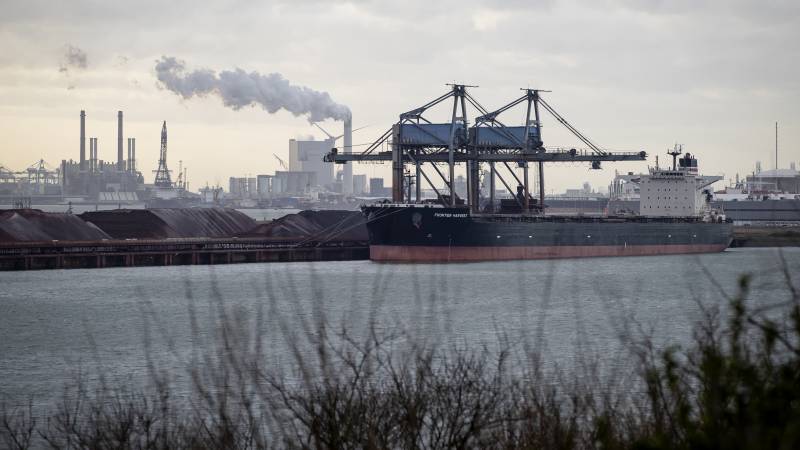 The environment organization calculates the most polluted European port in Rotterdam