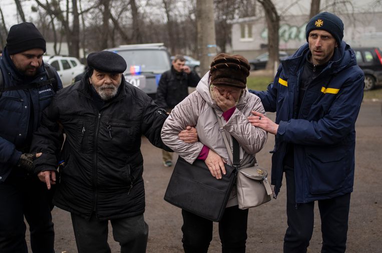 Evacuees of Irbin arrive at a shelter on the outskirts of Kyiv.  In addition to the four million Ukrainians who fled their country, one million Ukrainians were lost to the war in their country.  Statue of Rodrigo Abd / AP