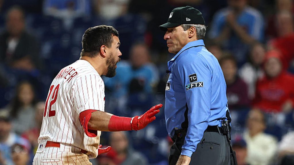 WATCH: Phillies' Kyle Schwarber loses his mind, is fired after a bad third attack by Angel Hernandez