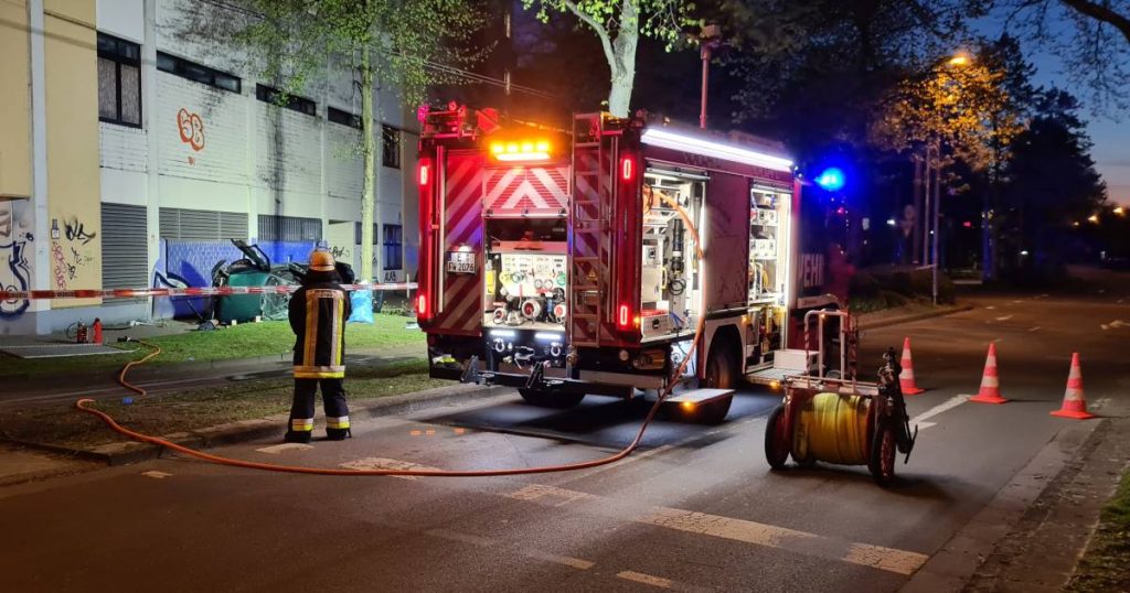 Drama in Essen: Car falls from 18-meter-high parking garage, two teens killed |  car
