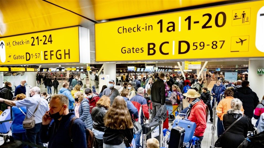 Long queues and peak crowds during the May holidays: Airports warn travelers