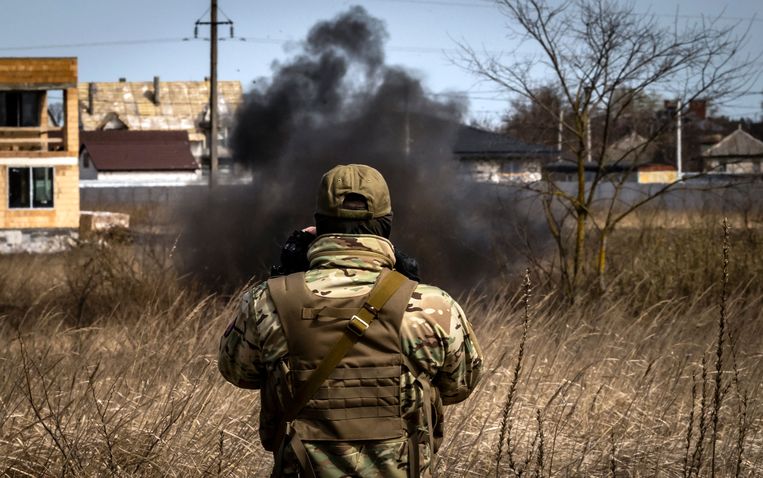 A member of the Ukrainian EOD detonates a mine in Brovary, northeast of Kyiv.  AFP photo
