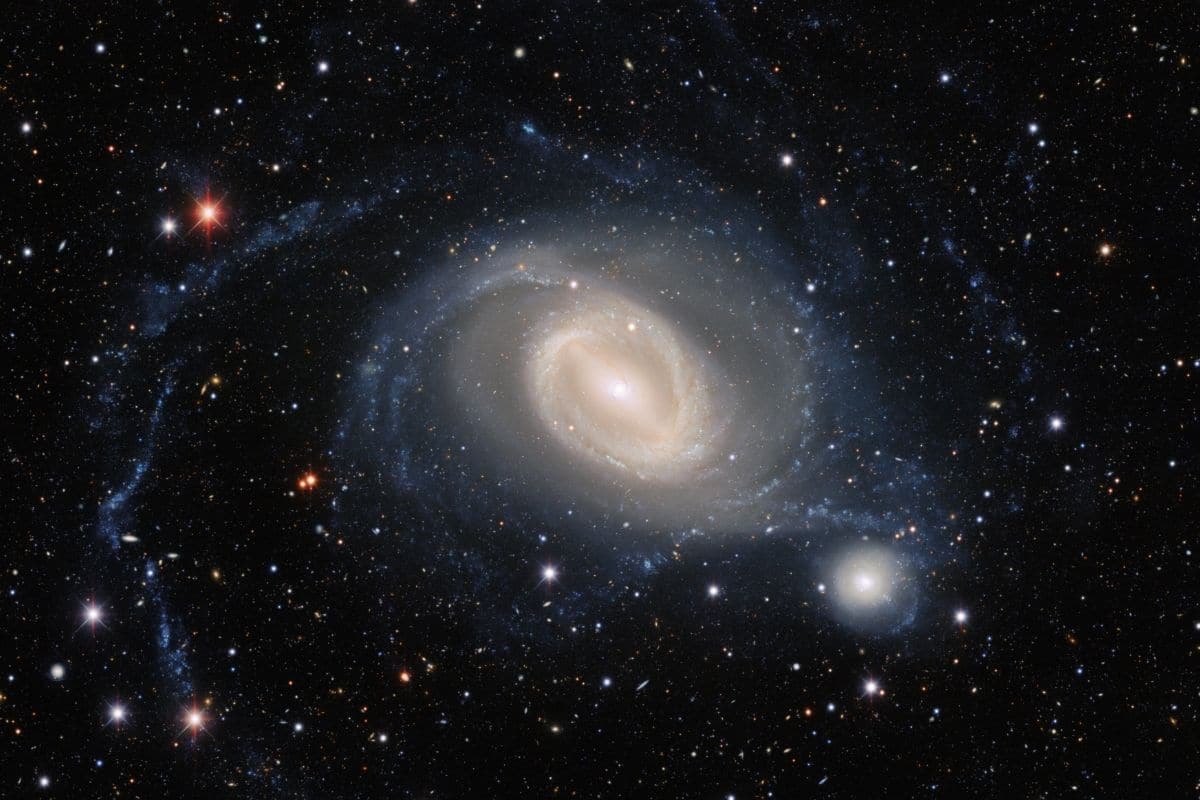 Colliding galaxies steals the show in a whole new picture