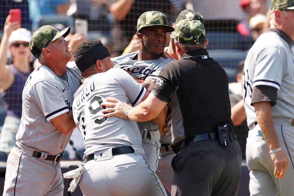 Jose Abreu puts Tim Anderson back after emptying seats in Saturday's game