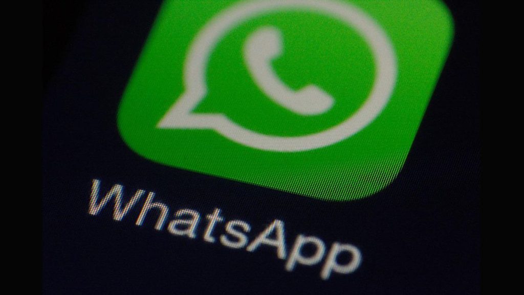 Can scammers hack your WhatsApp account after a phone call?  - cash desk