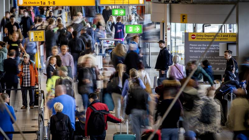 Minister Harpers: You shouldn't get out of hand again at Schiphol this summer