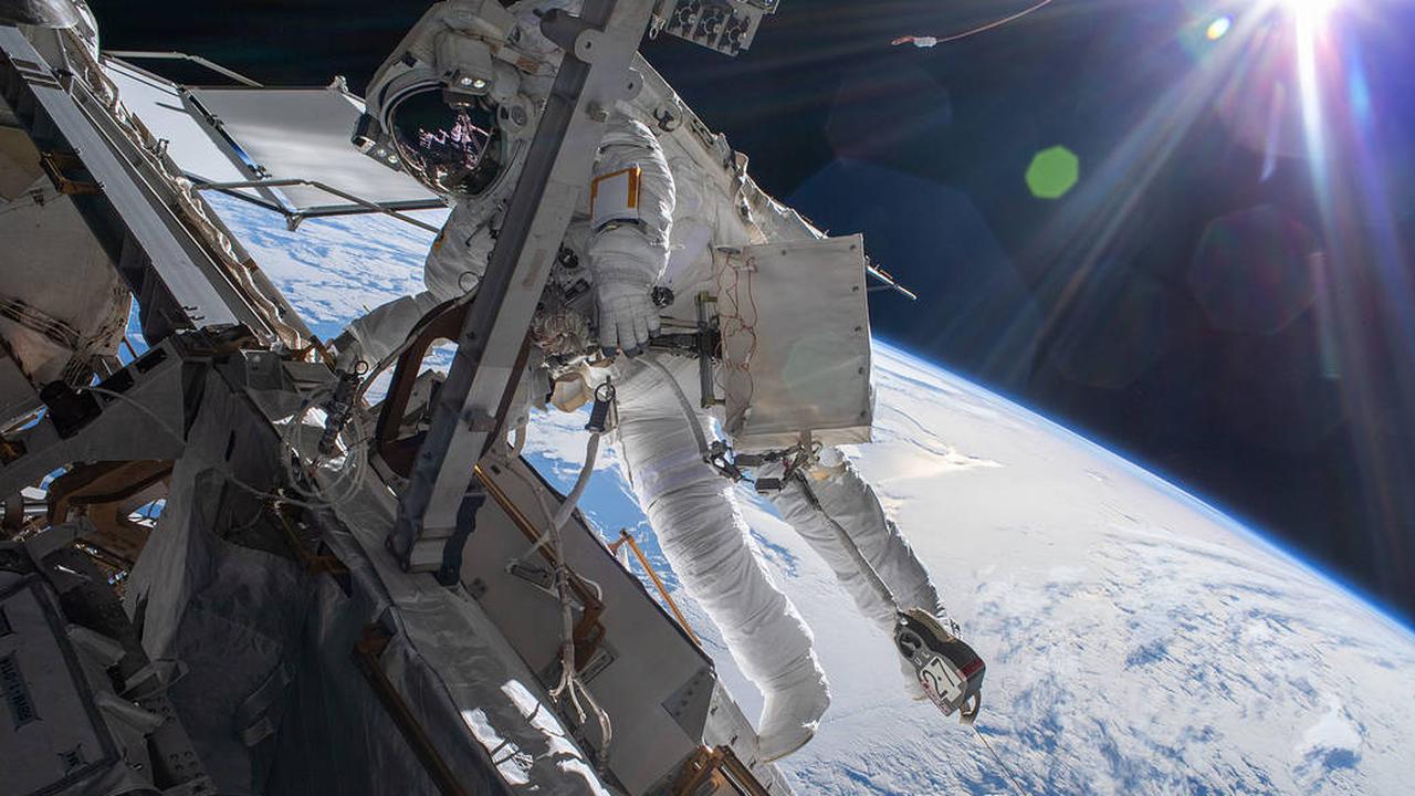 NASA suspends spacewalk after astronaut helmet water leaks |  right Now