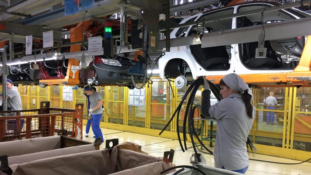 Renault sells Lada plants in Russia to the Russian government |  right Now