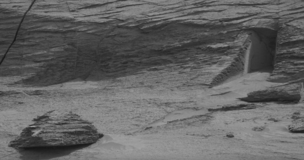 The discovery of a mysterious "door" on the surface of Mars  abroad