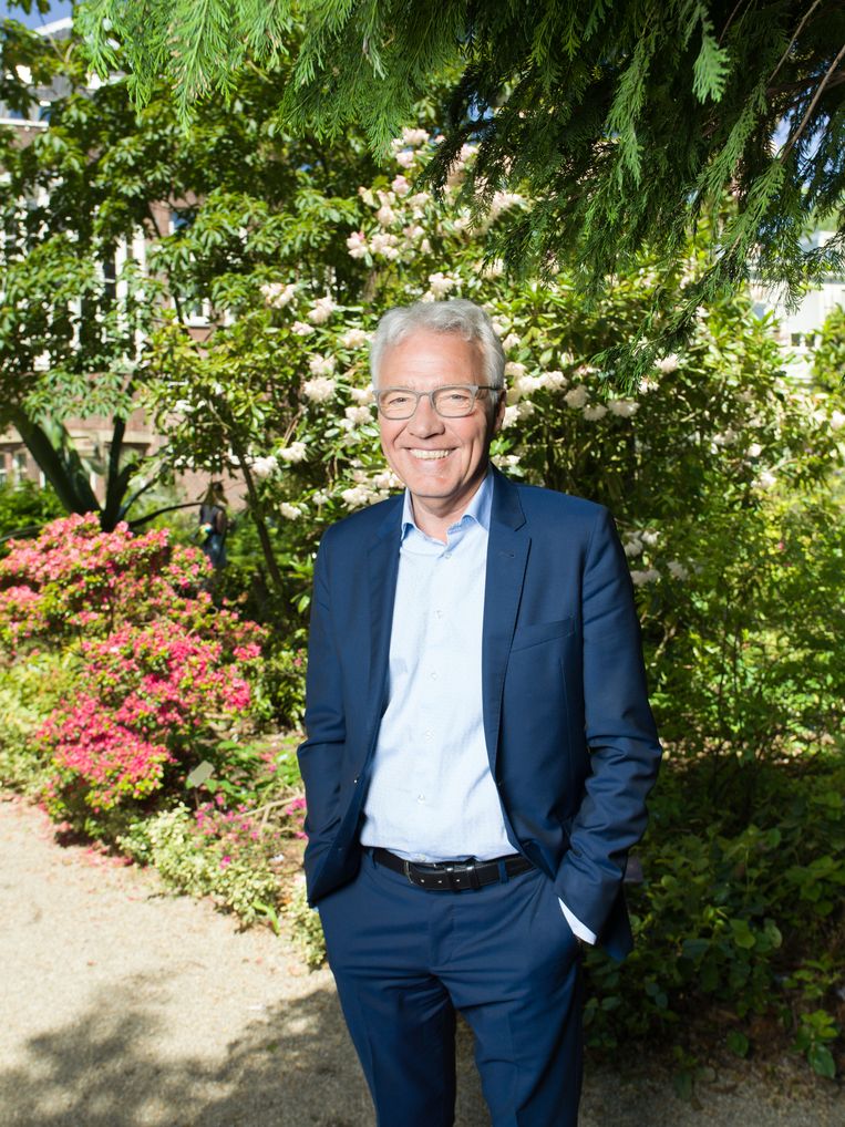 Paul Whitman at Hortus in Amsterdam.  Statue of Ivo van der Bent