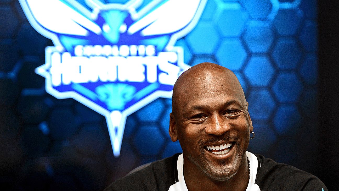 Charlotte Hornets owner Michael Jordan will meet with finalists coaches Mike D'Antoni and Kenny Atkinson this week, sources said.