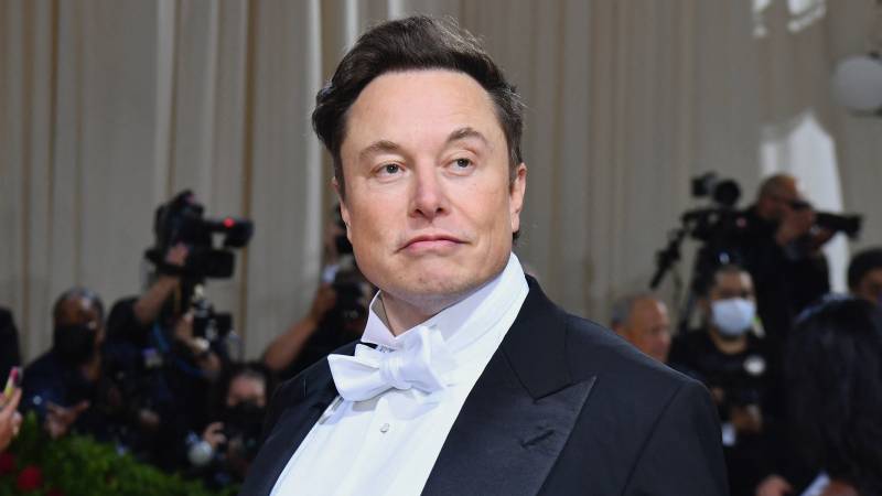 Elon Musk threatens to blow up Twitter deal