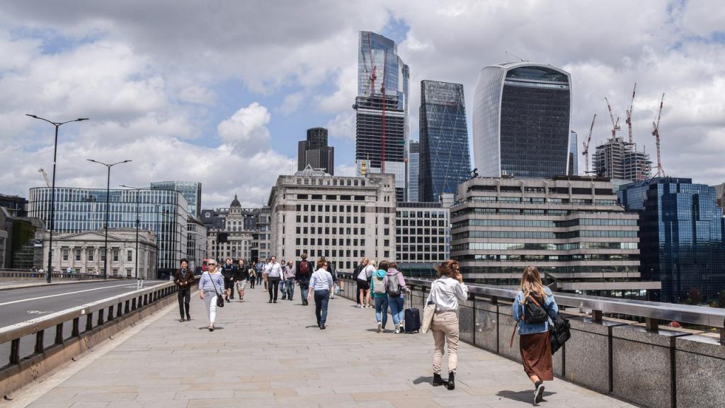 The British economy contracted for the second month in a row due to high inflation |  Currently