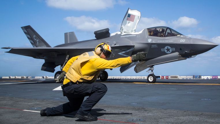 F-35B Lightning II aboard the USS carrier USS Essex.  Image EPA