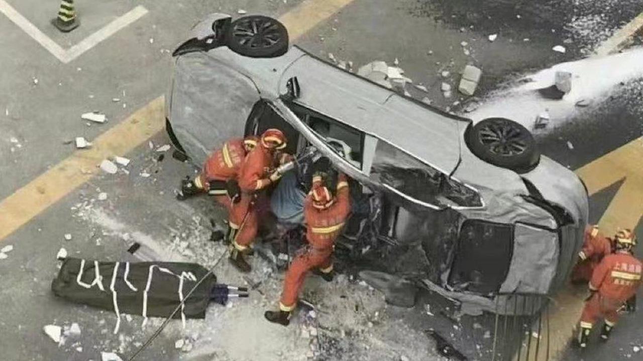 Two dead as a car in China exits a three-storey showroom |  Currently