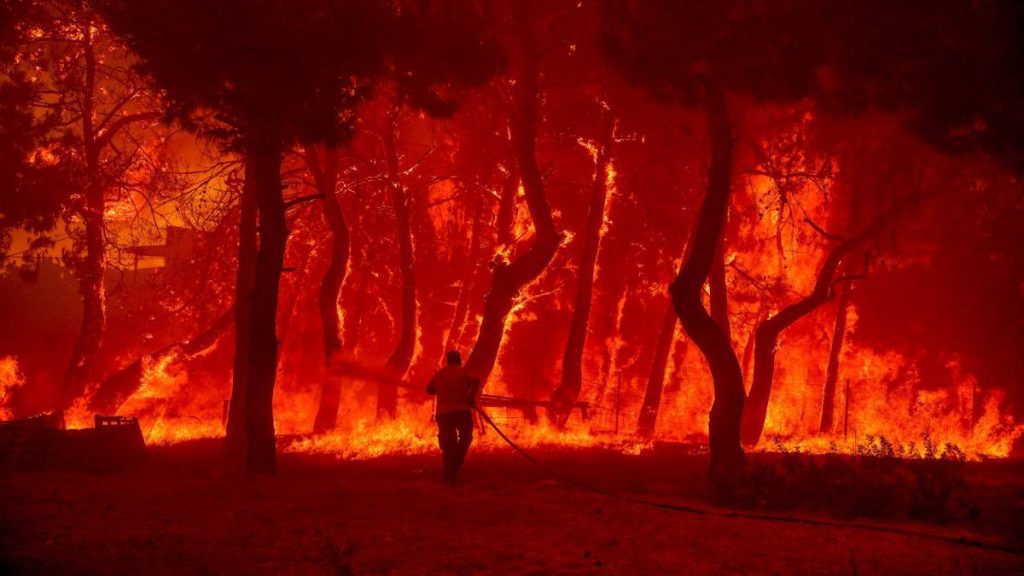 New forest fires broke out in Greece, Slovenia and Tenerife