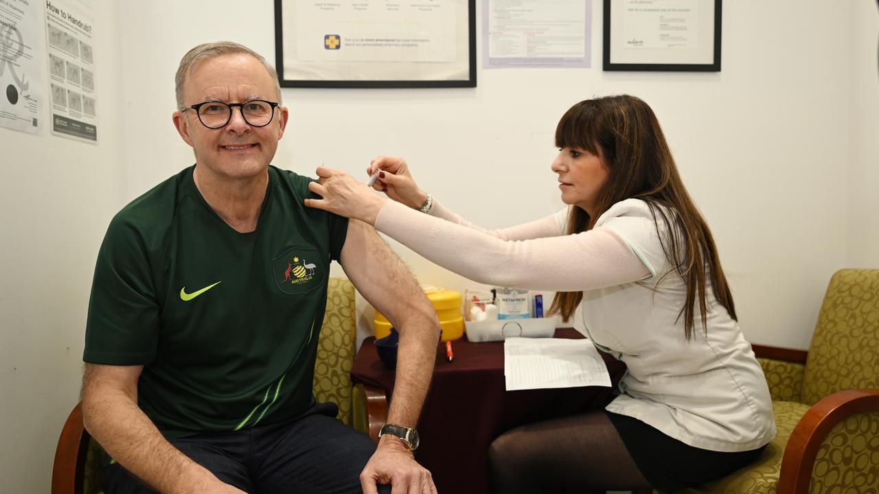 Australian Prime Minister Anthony Albanese receives his fourth dose of the Corona vaccine.