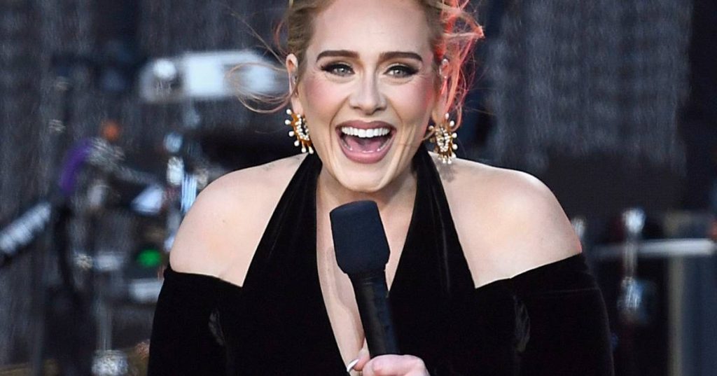 Diva?  Adele is still normal as she puts the microphone on her lap at a huge party in London |  Instagram view