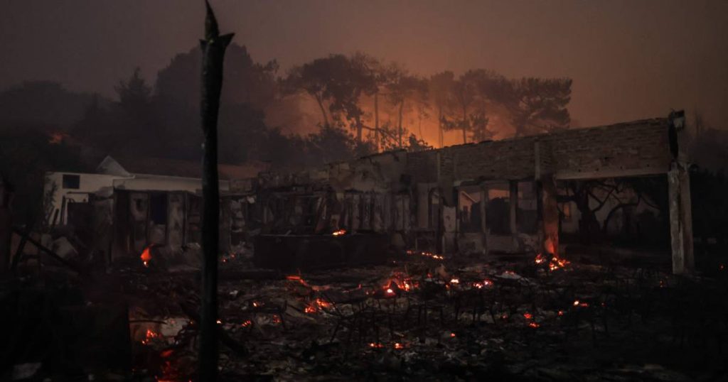 Fire destroys homes and restaurants in France, and 10,000 people evacuated |  Abroad