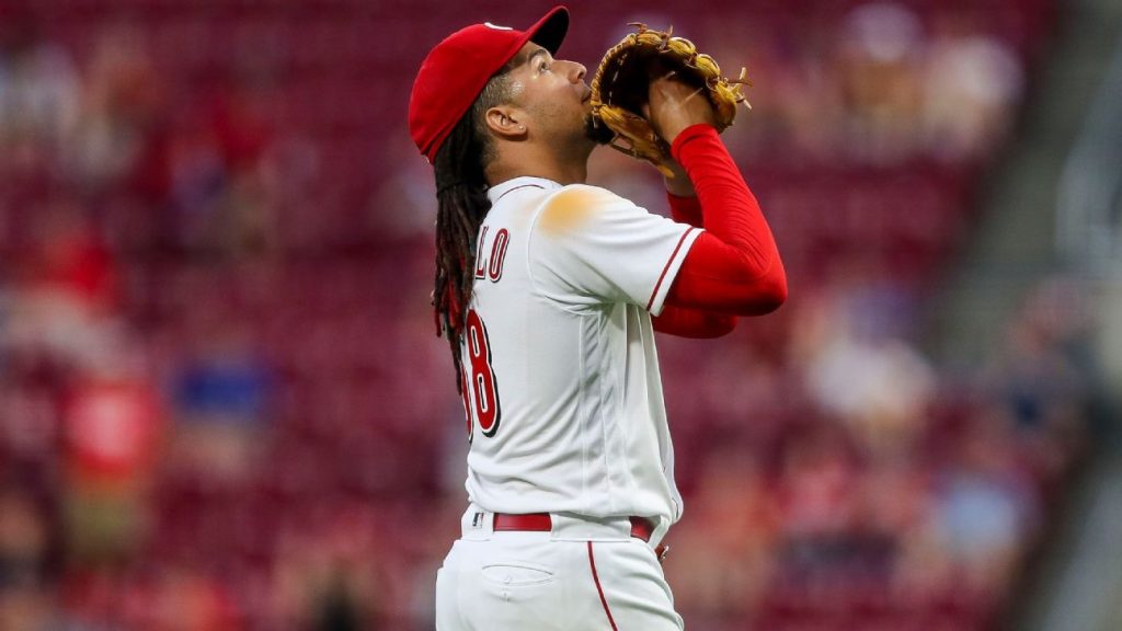 The Seattle Mariners acquire Luis Castillo, and he sends the package highlighted by potential client Noelfi Marty to the Cincinnati Reds