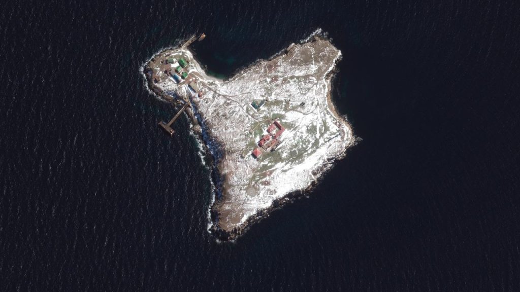 Ukraine accuses Russians of dropping phosphorous bombs on Snake Island |  Currently