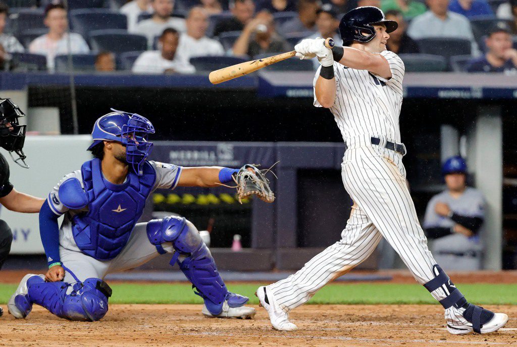 Andrew Benintende hits the RBI song in the eighth inning of the Yankees' 11-5 win over the Royals.
