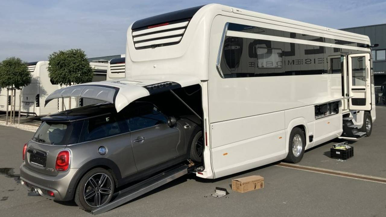 With this caravan of close to 1 million euros, you can (no longer) go on vacation