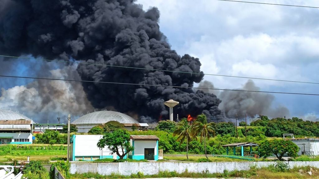Cuba receives help from neighboring countries to fight the oil tank fire