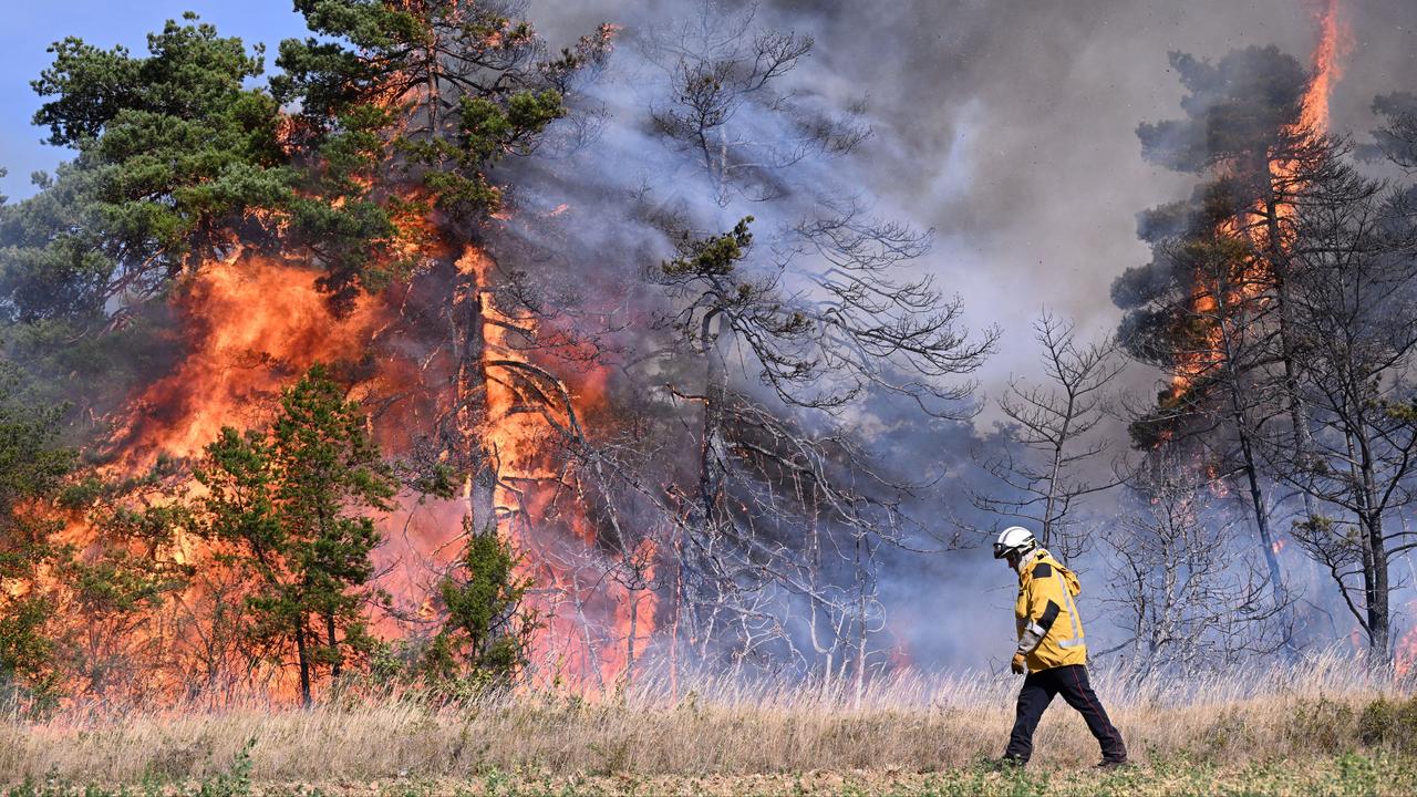 Firefighters from seven countries help France fight forest fires |  Currently