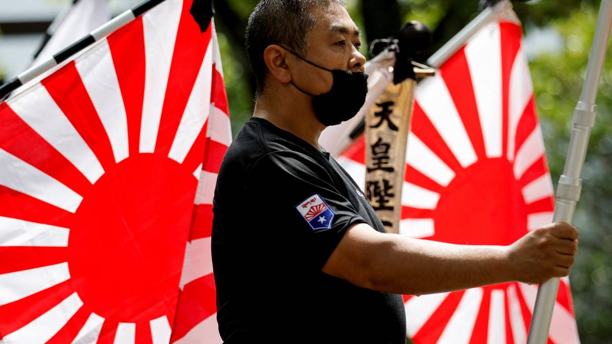 Japan celebrates the anniversary of the surrender to World War II without apology and criticism of temple visit