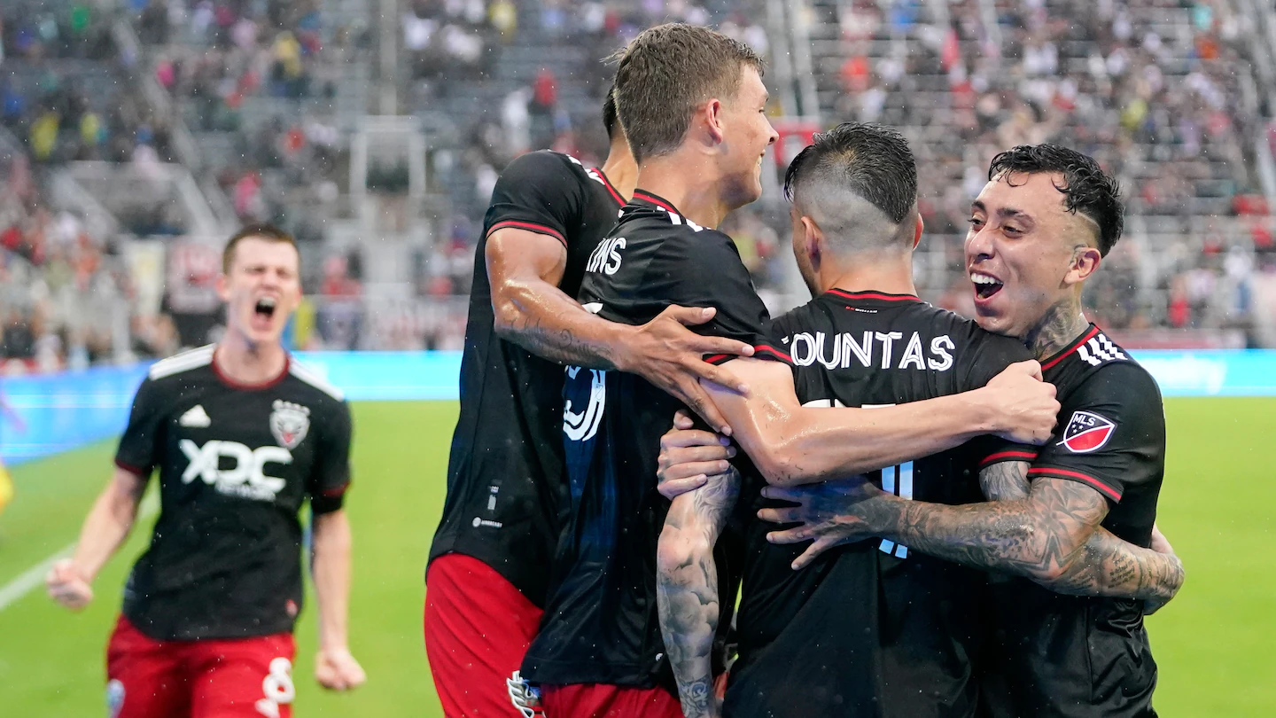In Wayne Rooney’s debut, DC United climbs to a stunning win