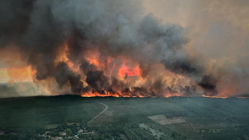 Thousands evacuated to major fires in southern France 'back to hell' |  Currently